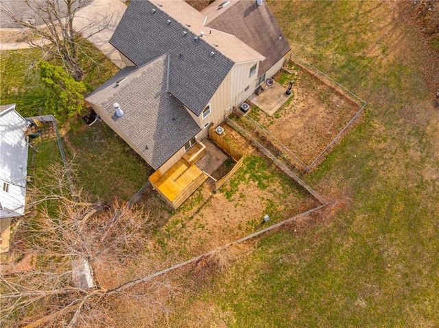 9526 W 78th Street, Overland Park, KS 66204