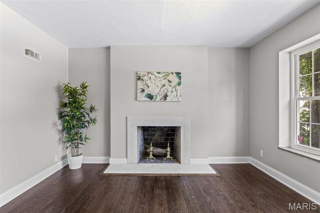 7356 Dorset Avenue, St Louis, MO 63130