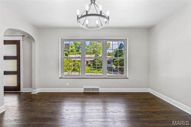 7356 Dorset Avenue, St Louis, MO 63130