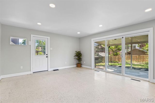 7356 Dorset Avenue, St Louis, MO 63130