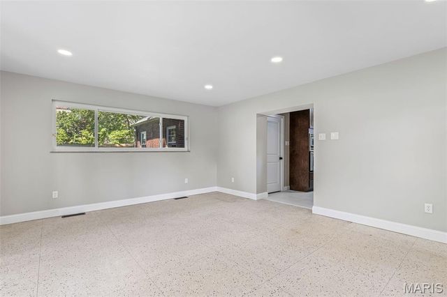 7356 Dorset Avenue, St Louis, MO 63130