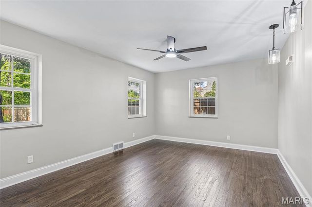 7356 Dorset Avenue, St Louis, MO 63130