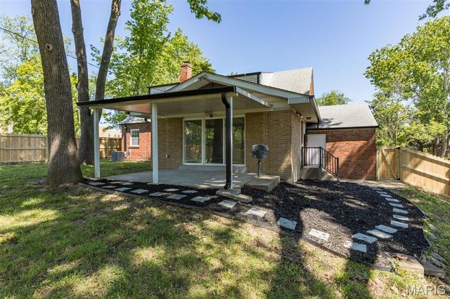 7356 Dorset Avenue, St Louis, MO 63130