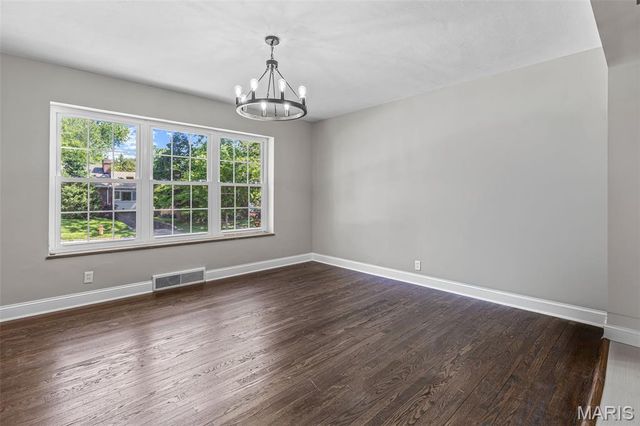7356 Dorset Avenue, St Louis, MO 63130