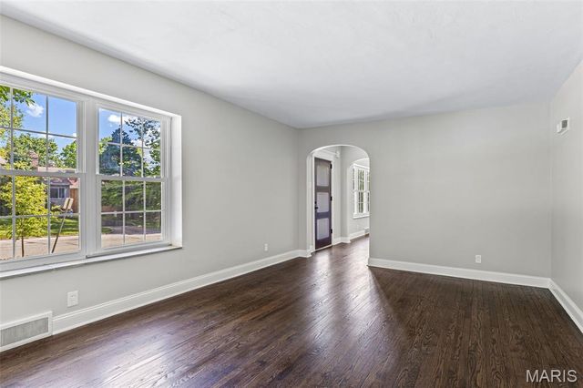 7356 Dorset Avenue, St Louis, MO 63130