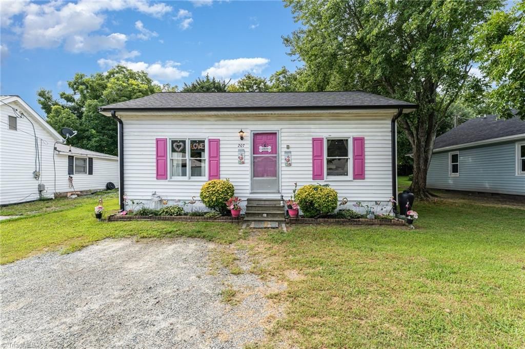 207 Harris Street, Thomasville, NC 27360