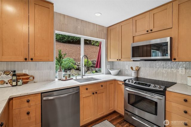 19103 SE 47th Place, Issaquah, WA 98027