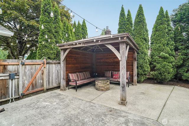 19103 SE 47th Place, Issaquah, WA 98027