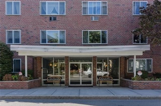 50 Green Street 109, Brookline, MA 02446