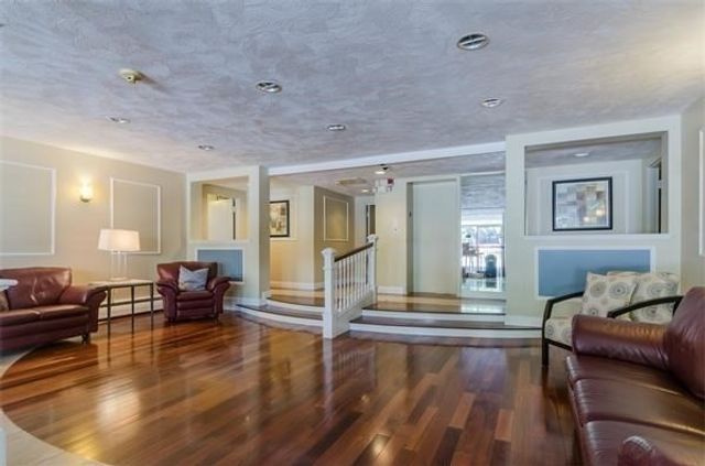 50 Green Street 109, Brookline, MA 02446