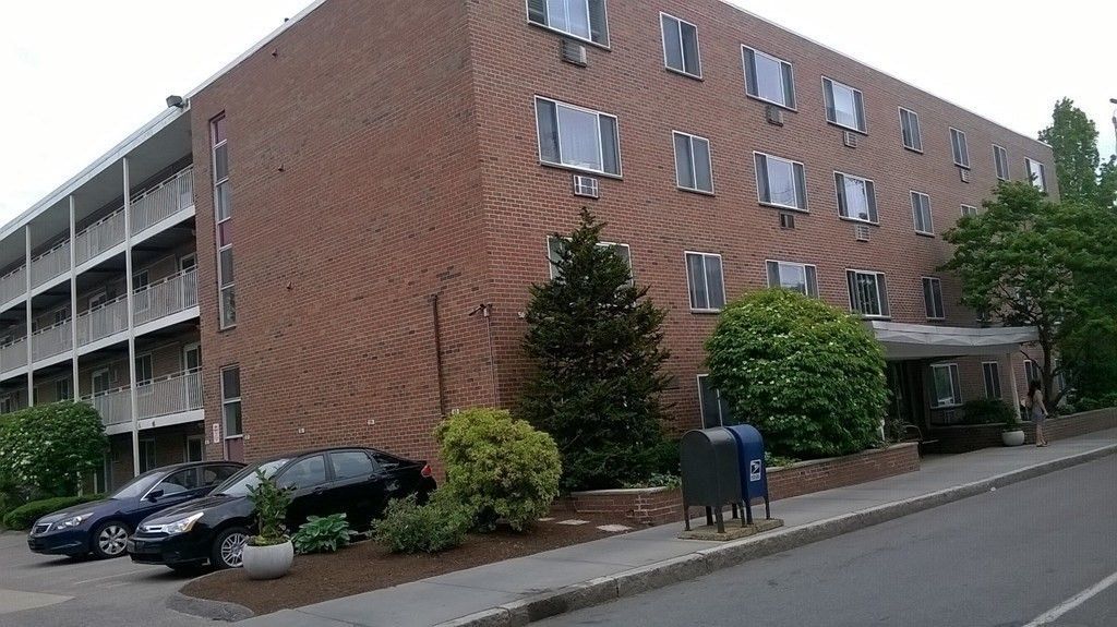50 Green Street 109, Brookline, MA 02446