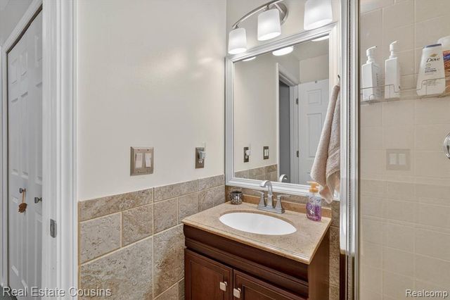 21000 Wilson Street, Grand Blanc, MI 48439