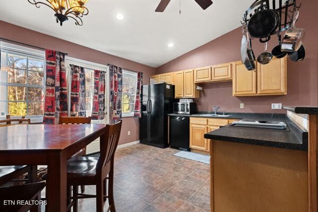 7111 Diamond Branch Rd, Maryville, TN 37801