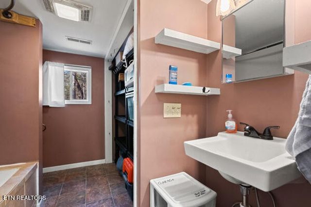 7111 Diamond Branch Rd, Maryville, TN 37801