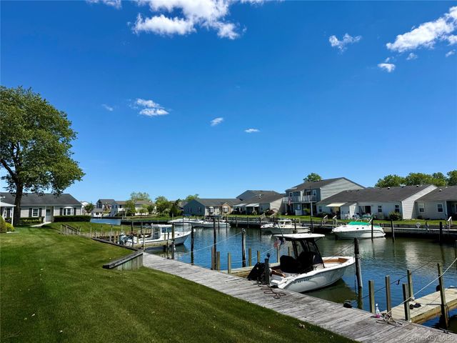 26 harbor Road N, Amityville, NY 11701