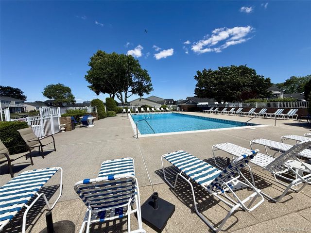 26 harbor Road N, Amityville, NY 11701