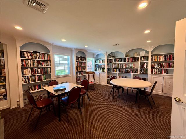 26 harbor Road N, Amityville, NY 11701