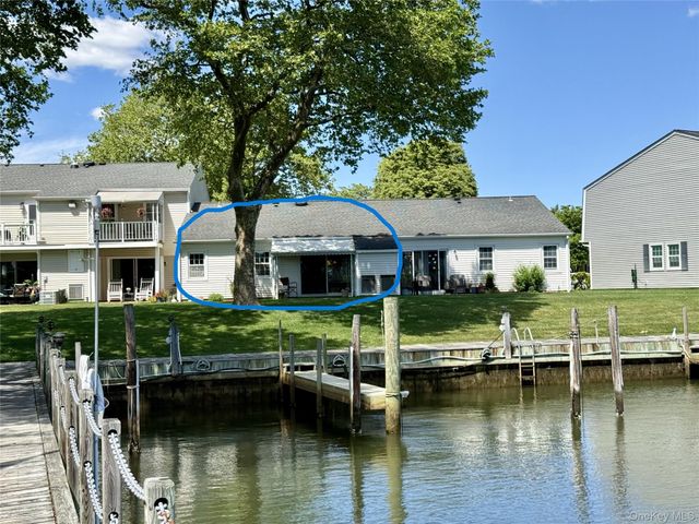 26 harbor Road N, Amityville, NY 11701