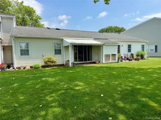 26 harbor Road N, Amityville, NY 11701