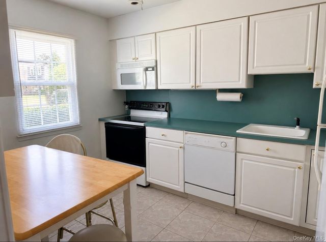 26 harbor Road N, Amityville, NY 11701
