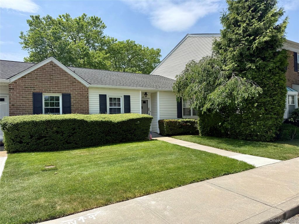 26 harbor Road N, Amityville, NY 11701