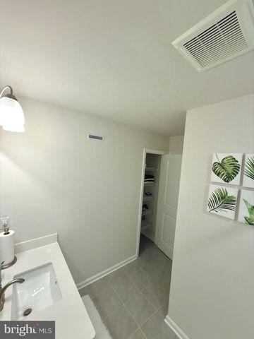 20 STANTON RD, Mount Holly, NJ 08060