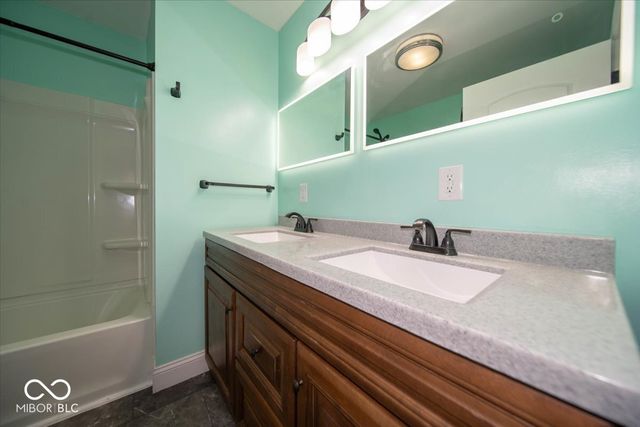 9292 S Tomahawk Trail, Markleville, IN 46056