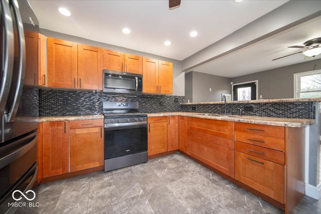 9292 S Tomahawk Trail, Markleville, IN 46056