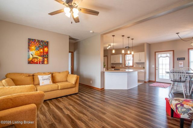 323 Oxmoor Dr, Elizabethtown, KY 42701