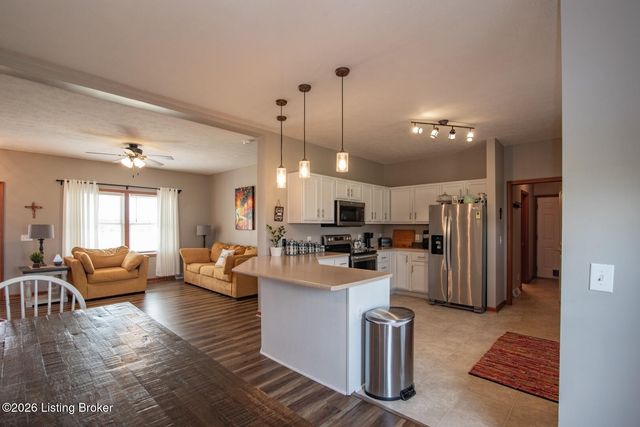 323 Oxmoor Dr, Elizabethtown, KY 42701