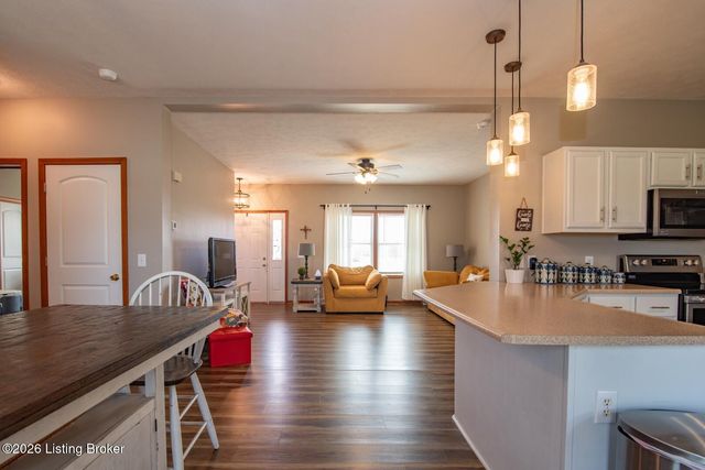 323 Oxmoor Dr, Elizabethtown, KY 42701