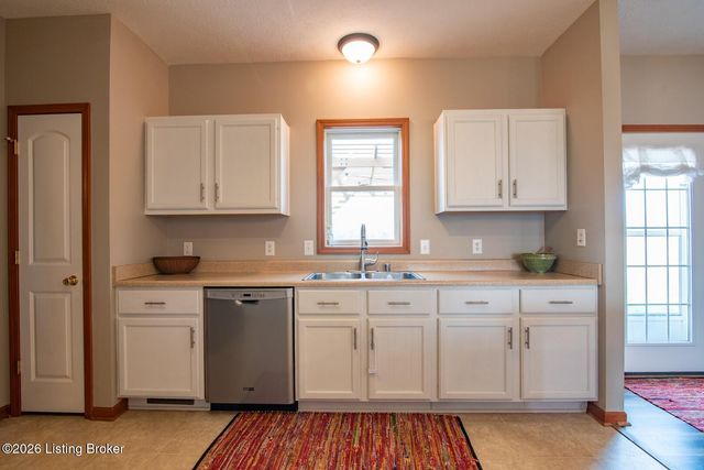 323 Oxmoor Dr, Elizabethtown, KY 42701