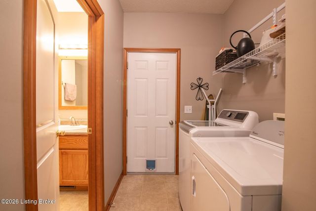 323 Oxmoor Dr, Elizabethtown, KY 42701