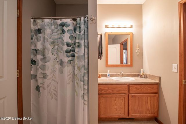 323 Oxmoor Dr, Elizabethtown, KY 42701