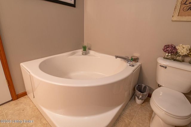 323 Oxmoor Dr, Elizabethtown, KY 42701