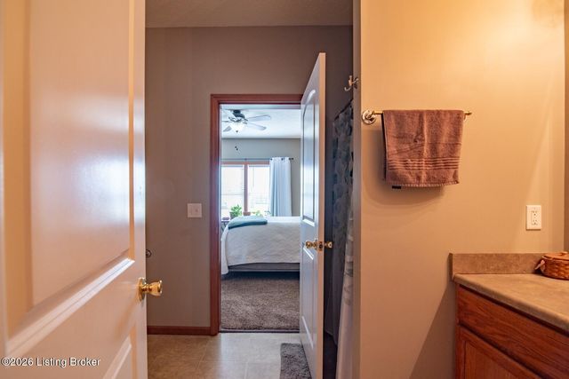 323 Oxmoor Dr, Elizabethtown, KY 42701