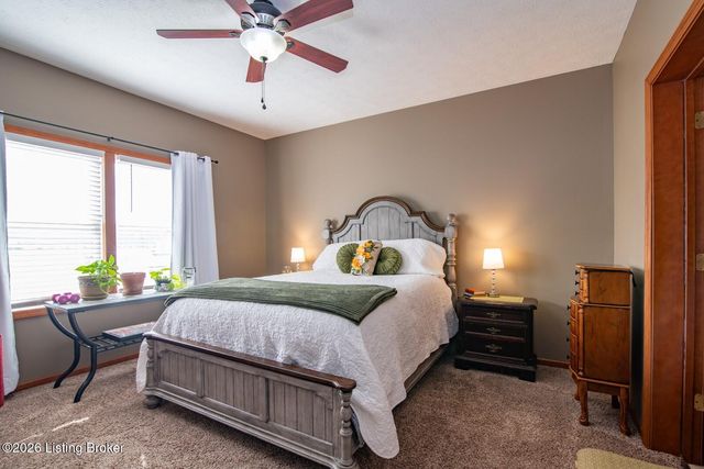 323 Oxmoor Dr, Elizabethtown, KY 42701