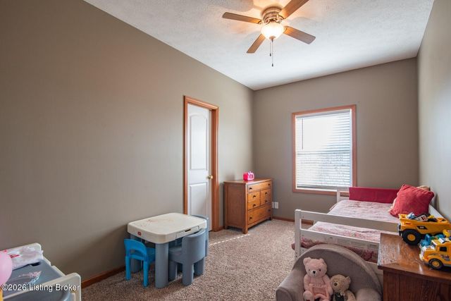 323 Oxmoor Dr, Elizabethtown, KY 42701