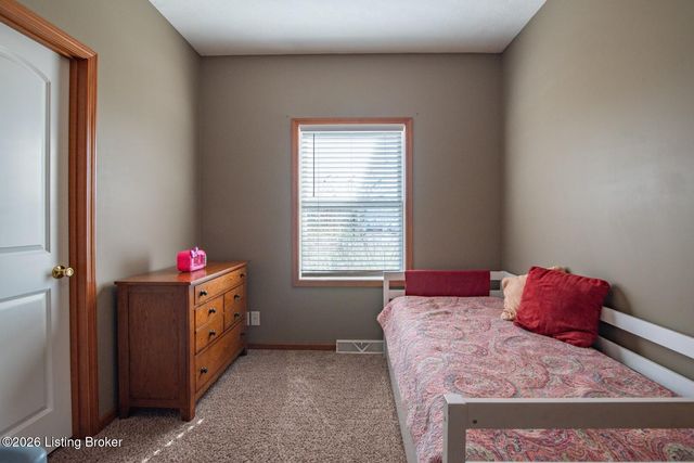 323 Oxmoor Dr, Elizabethtown, KY 42701