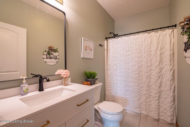 323 Oxmoor Dr, Elizabethtown, KY 42701