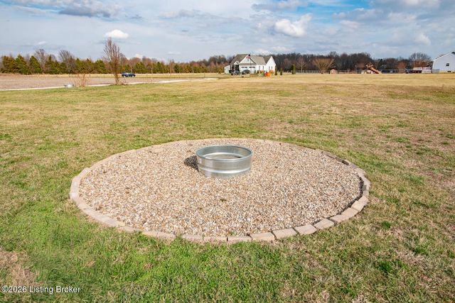 323 Oxmoor Dr, Elizabethtown, KY 42701