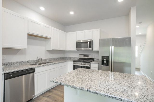 2972 Mallard Dr, Lebanon, TN 37090