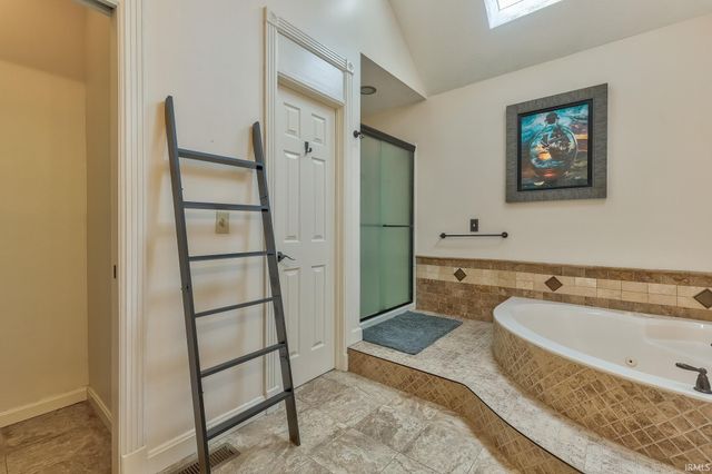 7555 Youngs Court, Newburgh, IN 47630