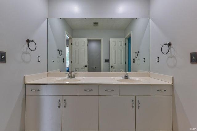 7555 Youngs Court, Newburgh, IN 47630
