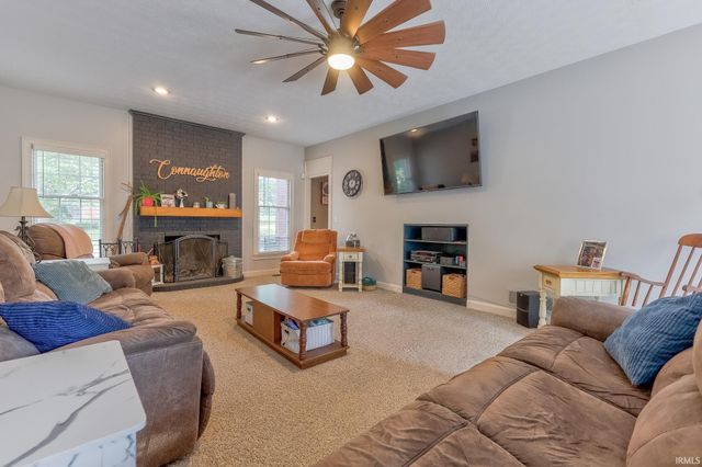 7555 Youngs Court, Newburgh, IN 47630