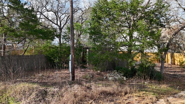 115 Eaglenest CT, Smithville, TX 78957