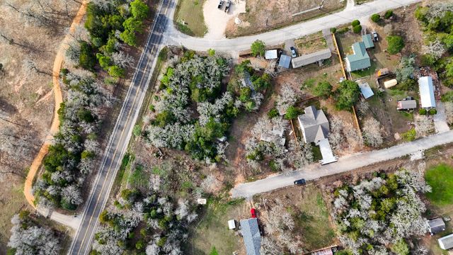 115 Eaglenest CT, Smithville, TX 78957