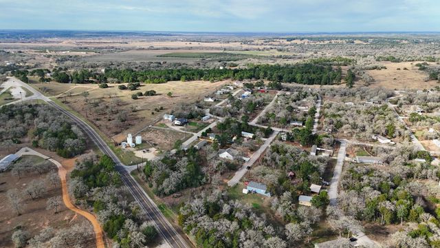 115 Eaglenest CT, Smithville, TX 78957