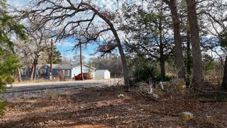 115 Eaglenest CT, Smithville, TX 78957