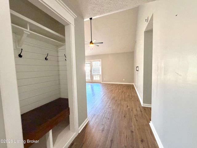 145 Glen Ridge Dr, Mt Washington, KY 40047